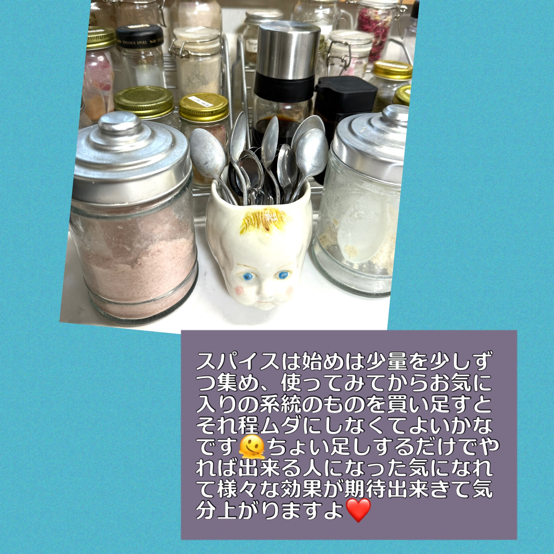 100均で買ったり適当に集めた小瓶に適当に入れているスパイスたちとcapiさんのキッズヘッドデザインの陶器にアルミ製スプーンを突っ込んでいるのがサヴァネコ風味です('ω')